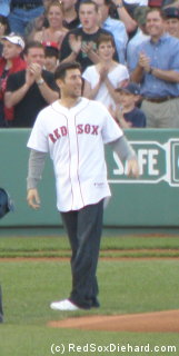Nomar is welcomed back to Fenway.