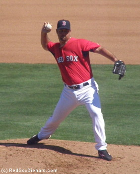 Tim Wakefiled throws a knuckleball during the third inning.